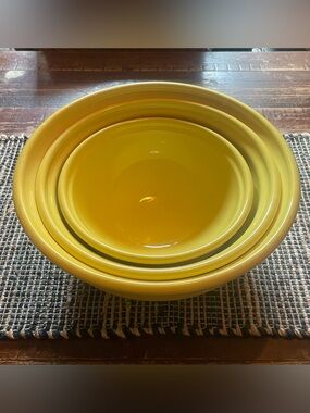 Emile Henry set of 3 stoneware mixing bowls in yellow
